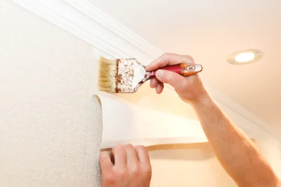 Pose de papier peint à Plouray — revêtements muraux et toiles de verre